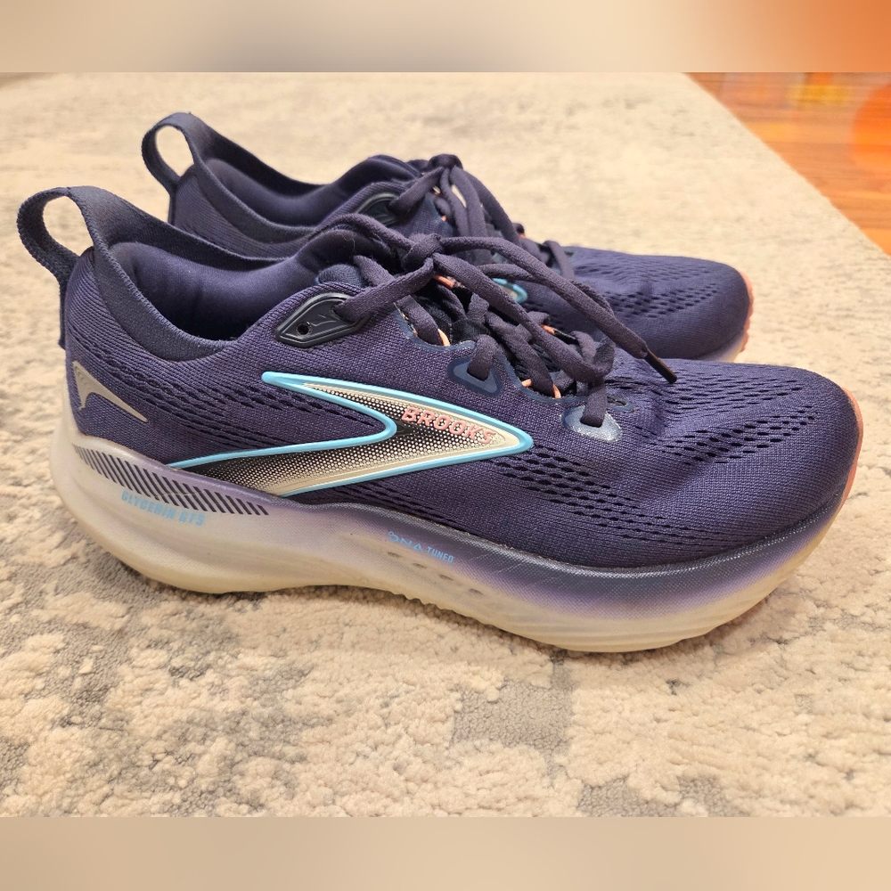 Brooks Navy Blue Athletic Shoes